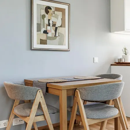 By The Old Town, New & Modern, 2 Bedroom Easy Access By Car, Free Parking Korter *