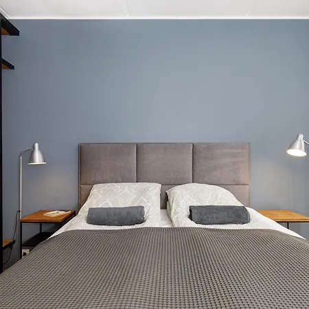 By The Old Town, New & Modern, 2 Bedroom Easy Access By Car, Parking Close By *