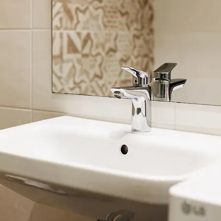 By The Old Town, New & Modern, 2 Bedroom Easy Access By Car, Free Parking Appartamento