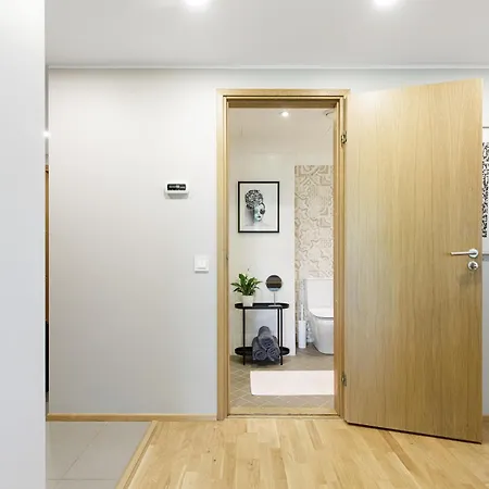 By The Old Town, New & Modern, 2 Bedroom Easy Access By Car, Free Parking Διαμέρισμα Ταλίν
