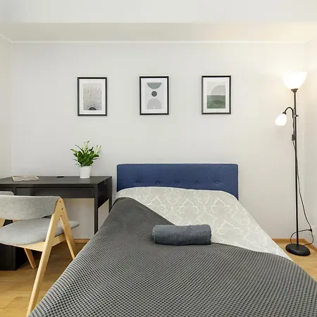 By The Old Town, New & Modern, 2 Bedroom Easy Access By Car, Free Parking Apartman