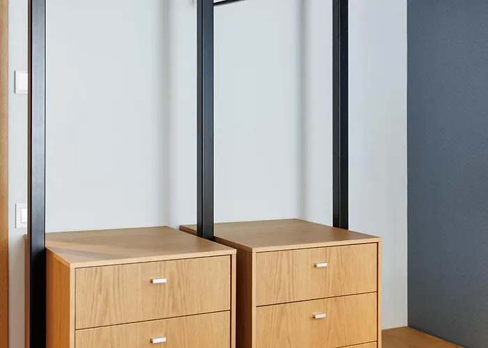 By The Old Town, New & Modern, 2 Bedroom Easy Access By Car, Free Parking Daire