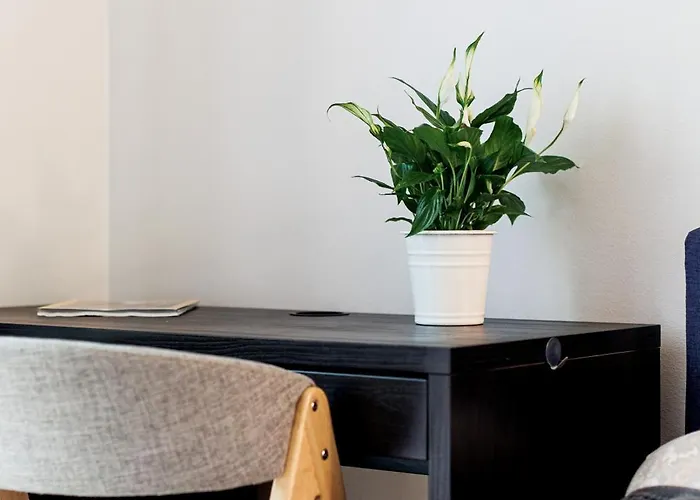 By The Old Town, New & Modern, 2 Bedroom Easy Access By Car, Free Parking Daire *