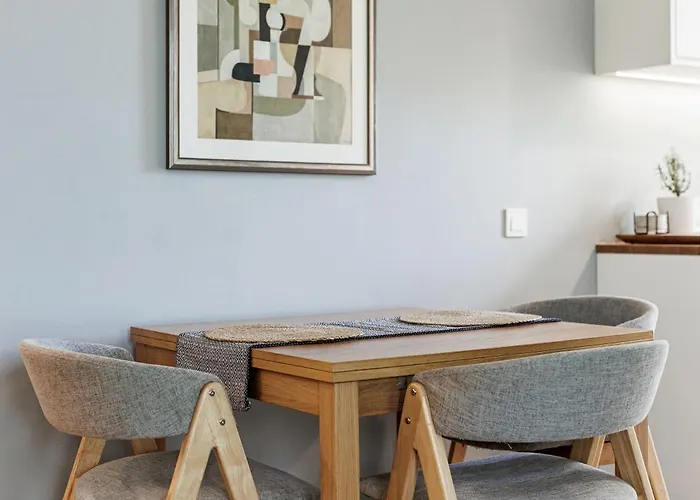 By The Old Town, New & Modern, 2 Bedroom Easy Access By Car, Free Parking Daire *