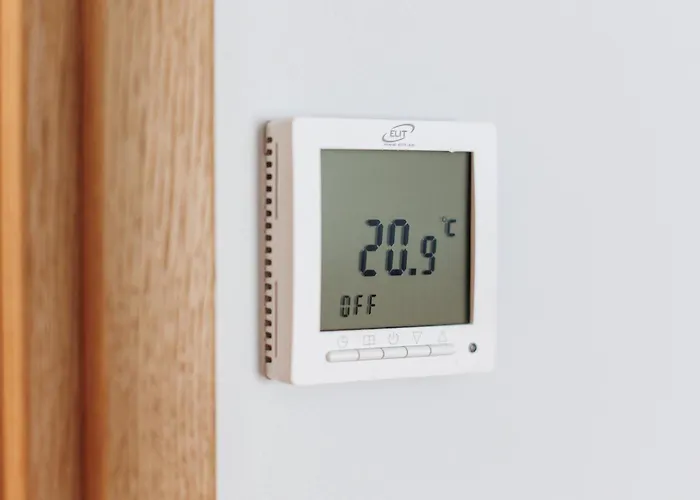 By The Old Town, New & Modern, 2 Bedroom Easy Access By Car, Free Parking Daire *