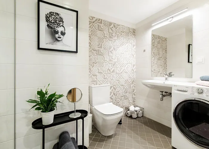 By The Old Town, New & Modern, 2 Bedroom Easy Access By Car, Free Parking Daire