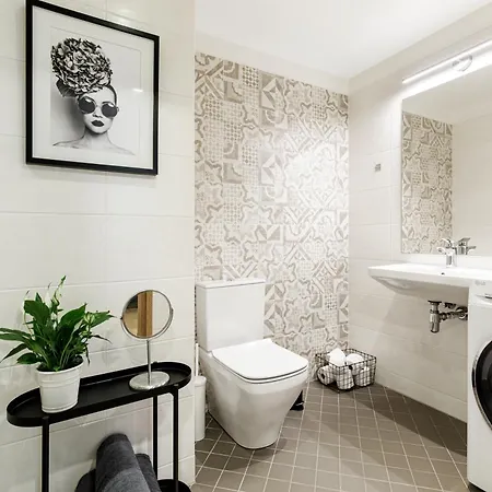 By The Old Town, New & Modern, 2 Bedroom Easy Access By Car, Free Parking Daire