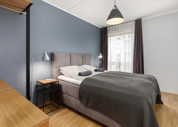 By The Old Town, New & Modern, 2 Bedroom Easy Access By Car, Free Parking *