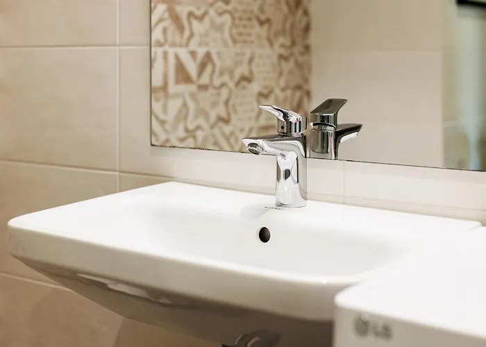 By The Old Town, New & Modern, 2 Bedroom Easy Access By Car, Free Parking Apartmán