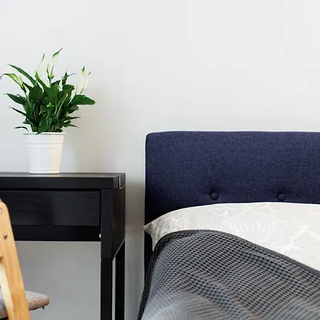 Apartmán By The Old Town, New & Modern, 2 Bedroom Easy Access By Car, Free Parking