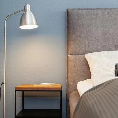 Apartmán By The Old Town, New & Modern, 2 Bedroom Easy Access By Car, Free Parking